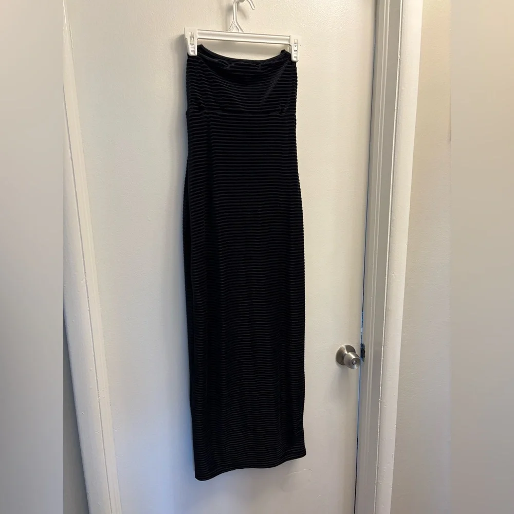 Vintage Velvet Maxi Dress 🖤 - Picture 2 of 6